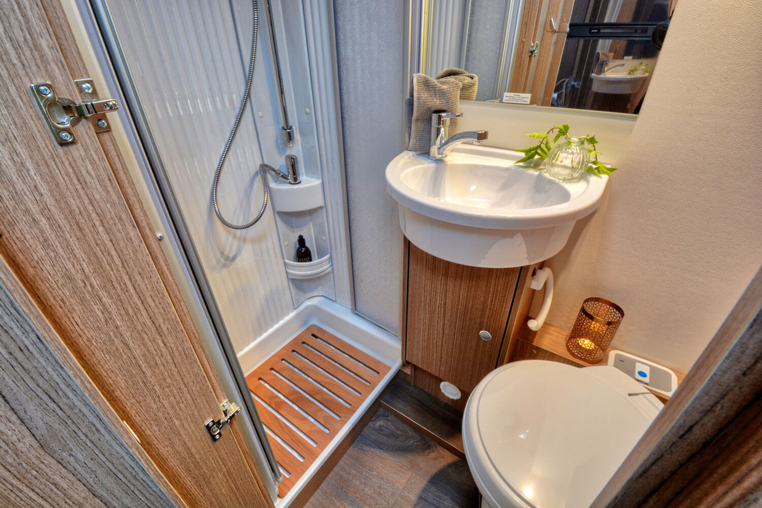 SkandiTrip Family Luxury Wohnmobil Wohnmobil Badezimmer